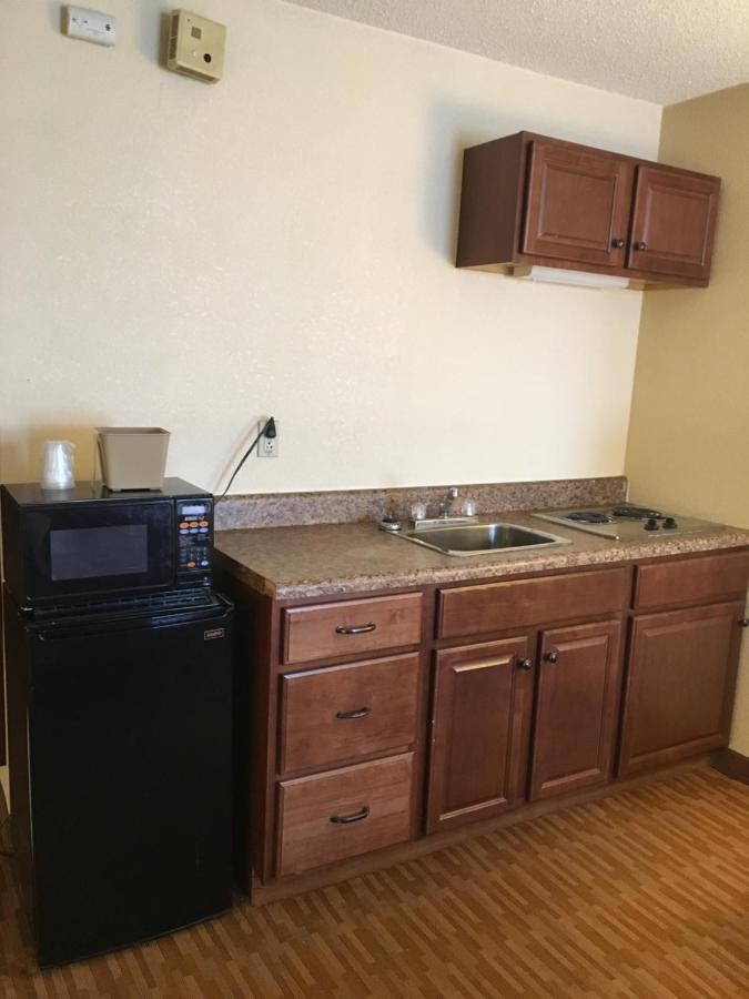 Econo Lodge Inn & Suites Radford-Blacksburg Area Eksteriør billede