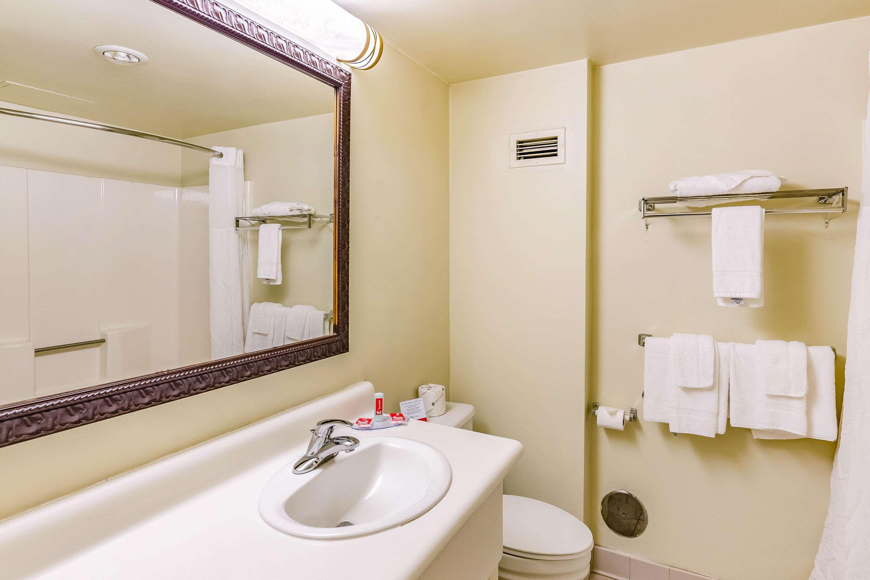 Econo Lodge Inn & Suites Radford-Blacksburg Area Eksteriør billede