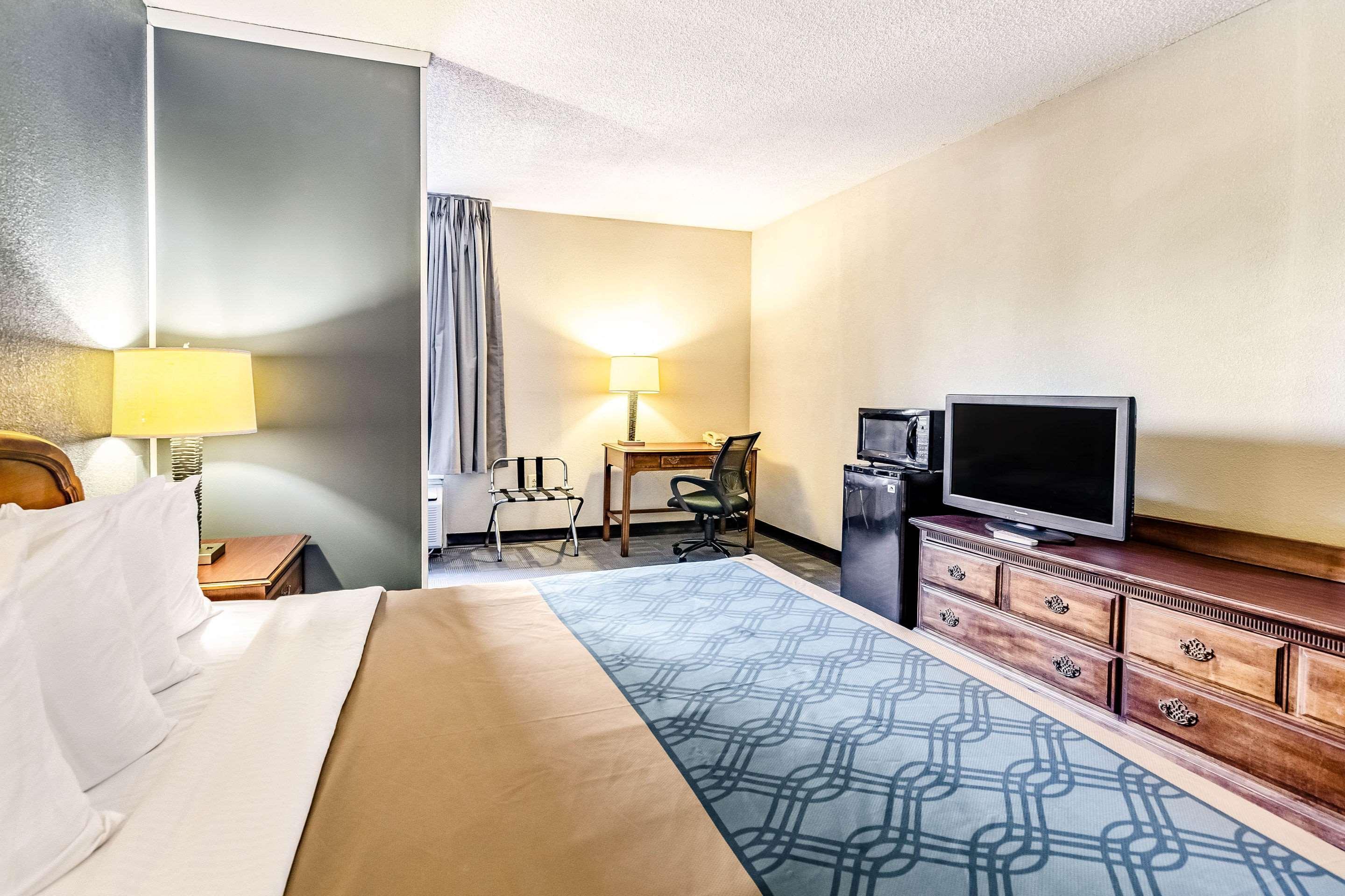 Econo Lodge Inn & Suites Radford-Blacksburg Area Eksteriør billede