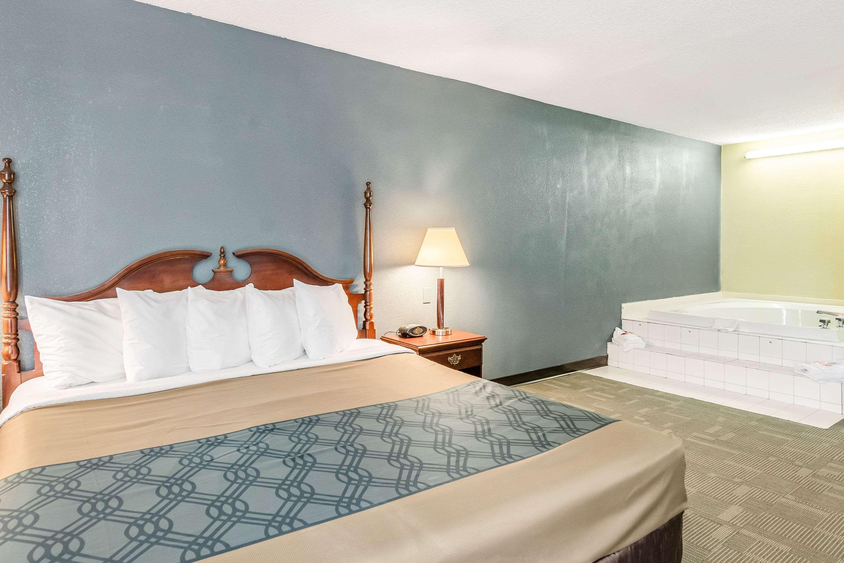 Econo Lodge Inn & Suites Radford-Blacksburg Area Eksteriør billede