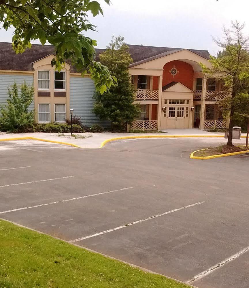 Econo Lodge Inn & Suites Radford-Blacksburg Area Eksteriør billede